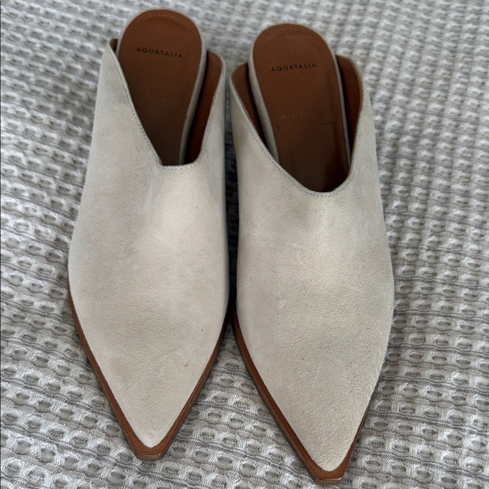 Aquatalia Women's Elegant Cream Clogs Size 7